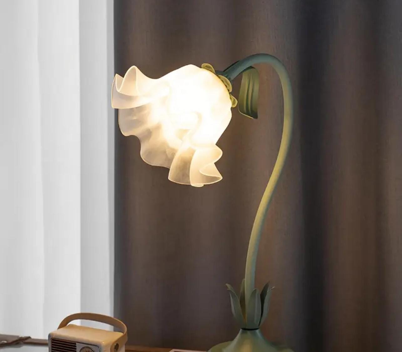Retro Flower Designed Bedside, Desk & Table Lamp