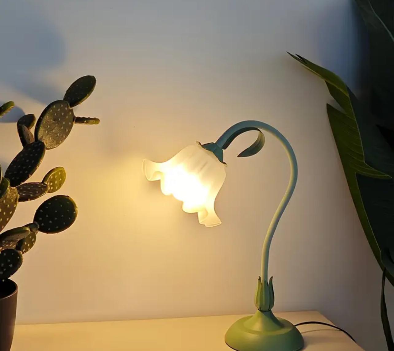 Retro Flower Designed Bedside, Desk & Table Lamp